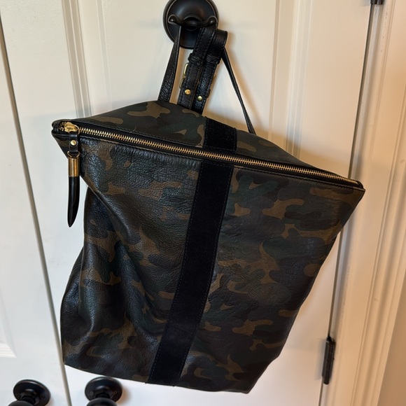 Women’s Kempton & Co leather Morleigh Camouflage convertible Backpack purse - Picture 2 of 10